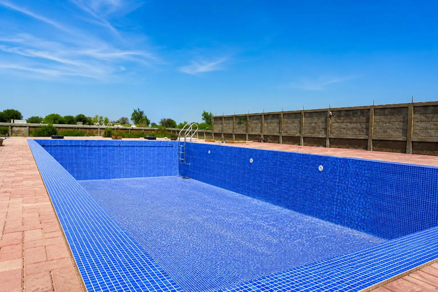 Pool Tiling & Finishing